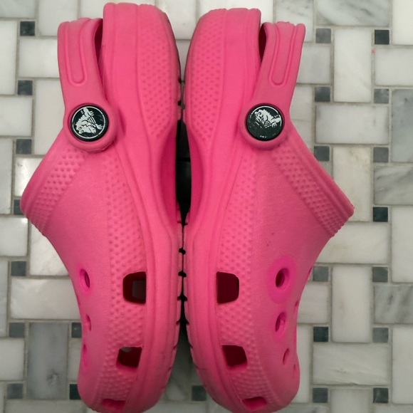 CROCS Little Girls Vibrant Pink Water Shoes - Picture 4 of 7